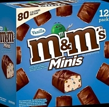 Kolejna nowość od m&ms ! Tym razem małe kostki lodów o smaku waniliowym z kawałkami tych pysznych cukierków! Dodatkowo o obniżonej zawartości tłuszczu!