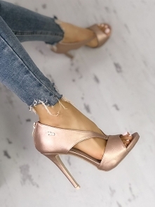Solid Cutout Peep Toe Thin Heeled Sandals
Rozmiar: US5.5, US6, US7, US8, US8.5, US9.5
Kolor: champagne