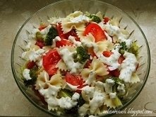 Sałatka warzywna z makaronem