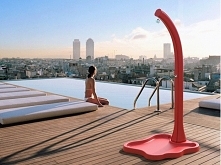 Ciepła woda za darmo, czyli prysznic solarny z brodzikiem. Oferta TAPIS.PL