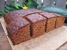 Szybkie ciasto z cukinią