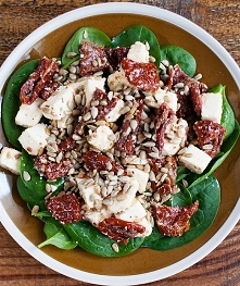 Sałatka z suszonymi pomidor...