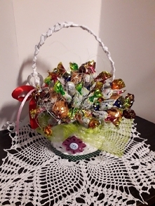 koszyczek z cukierkami