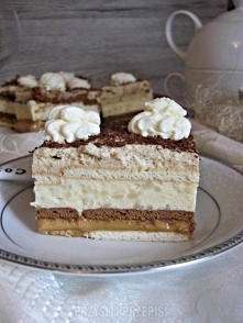 3 bit z kremem cappuccino

Foremka 20x32 cm
65 herbatników maślanych (zwykłych lub kakaowych)
510 g masy kajmakowej

Krem budyniowy:
500 ml mleka
0,5 szklanki cukru
1 łyżka esen...