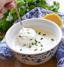 Sos czosnkowy – biały, czerwony, kremowy. Najlepsze przepisy!