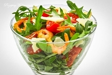 Sałatka z rukoli, pomidorów i krewetek