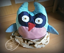 Jak uszyć maskotkę-przytulankę?
Zrobiłam kiedyś takie przytulaśne straszydło dla znajomej. :)
Na blogu pokazałam i opisałam jak wykonałam poduszkę.

KLIKnij w zdjęcie lub zajrzy...
