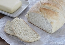 Szybki i łatwy chleb pszenny 

 - 3 szklanki mąki pszennej
- 1 i 1/4 szklanki ciepłej wody 
- 15 g drożdży
- 1 łyżeczka soli
- 1 łyżeczka cukru

Przygotowanie:

1. Cukier i droż...