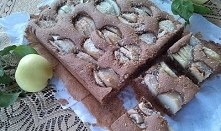 Biszkopt kakaowy z papierówkami