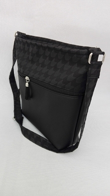 mala czarna listonoszka na prywatne zamówienie. Zapraszam na profil Facebook Beti Boo Bags