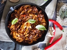 Makaron z pikantnym sosem BBQ / Pasta with spicy BBQ sauce