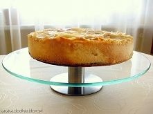 Imbirowy sernik z gruszkami i sosem karmelowym