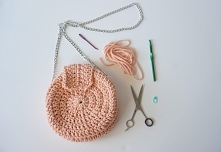 Zobacz, jak zrobić torebkę ze sznurka bawełnianego.