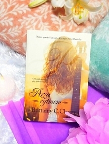 Jasmine Greene poznałem w kroplach deszczu.

Była licealną pięknością, podczas gdy ja grałem niezdarnie na ulicy. Łączyły nas jedynie muzyka i samotność.
W jej oczach dostrzegał...