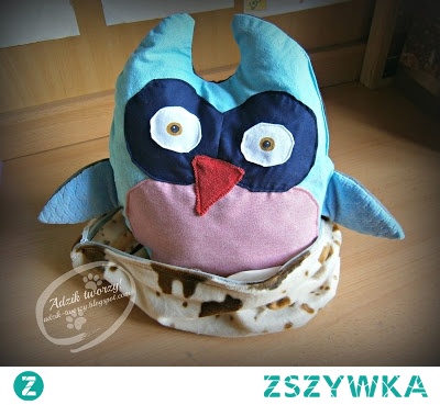 Jak uszyć maskotkę-przytulankę?
Zrobiłam kiedyś takie przytulaśne straszydło dla znajomej. :)
Na blogu pokazałam i opisałam jak wykonałam poduszkę.

KLIKnij w zdjęcie lub zajrzyj na adzik-tworzy.pl, by poznać szczegóły!