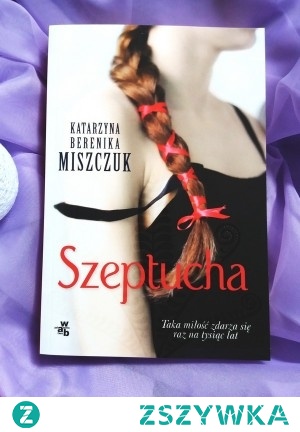 Gosława Brzózka, zwana Gosią, po ukończeniu medyny wybiera się do świętokrzyskiej wsi Bieliny na obowiązkową praktykę u szeptuchy, wiejskiej znachorki. Problem polega na tym, że Gosia – kobieta nowoczesna, przyzwyczajona do życia w wielkim mieście – nie cierpi wsi, przyrody i panicznie boi się kleszczy. W dodatku nie wierzy w te wszystkie słowiańskie zabobony. Bogowie nie istnieją, koniec, kropka!