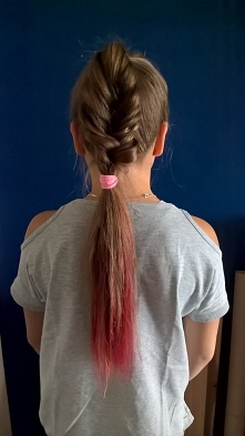 Wakacyjna fryzurka dla dziewczynki