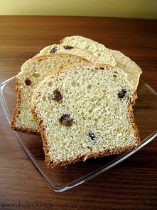 Brioszka z rodzynkami i kardamonem