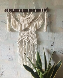 Wisząca makrama w stylu boho w kolorze beżowym

Robię takie hobbystycznie, więc jeżeli marzy Ci się makrama w innym kolorze lub z lekką modyfikacją, zapraszam do kontaktu :)

Ta...