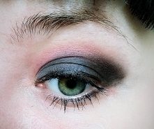 Czerwień, czerń i granat. Mój dzisiejszy makijaż. W lepszym świetle