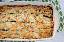ZAPIEKANKA Z CUKINIĄ, TUŃCZYKIEM I MOZZARELLĄ POD CHLEBOWĄ KRUSZONKĄ
