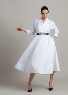 Elegancka prosta suknia ślubna