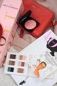 Paleta the Balm-> kliknij by przeczyta recenzje na blogu