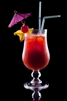 Malibu Pink 
- 10 ml wódki czystej 
- 30 ml malibu 
- 30 ml soku żurawinowego 
- 80 ml mleka - lód 
Sposób przygotowania: Wlać składniki do shakera, wrzucić lód i wstrząsnąć. Na...