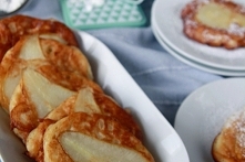 Racuchy drożdżowe z gruszkami