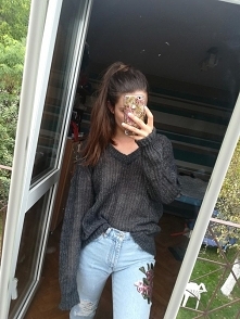 Sprzedam sweter, 100% moher, 30 zł.
Kontakt - be4gle@wp.pl