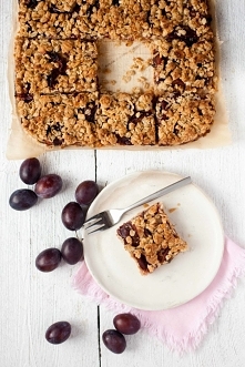 Owsiane ciasto ze śliwkami