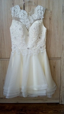 Moja :)Chętnie sprzedam.Ecru.