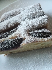 drożdżowe ze śliwkami