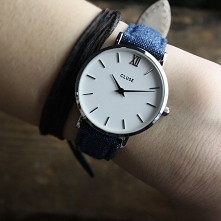 Zegarek Cluse na pasku ze skóry naturalnej to niezwykle wyjątkowy model! Dlaczego? Ponieważ pasek przybrał motyw jeansu! Tego jeszcze nie było!