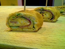 Naleśnikowe ślimaczki z pastą jajeczną