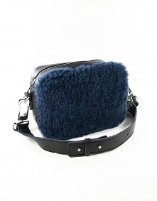 Torebka z niebieskim kożuszkiem