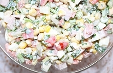 Sałatka z selerem, jajkiem i szynką