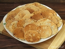 Placuszki z kaszy manny z czekoladą 


    1 1/2 szklanki kaszy manny 
    1 1/2 szklanki mleka
    2 jajka
    50 g drobno posiekanej czekolady mlecznej

 Kaszę manną zalewamy ...