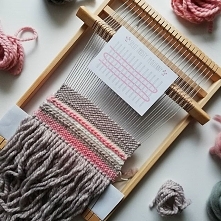 Podczas ostatniego weekendu miałam okazję brać udział w warsztatach związanych z pleceniem makatek. Powiem Wam, że to super sprawa. Poznaje nową technikę, spotyka świetnych ludz...