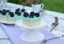 Niebiańskie ciasto z jeżynami


Biszkopt:

    jajka
    4 sztuki

    cukier
    0.5 szklanki

    mąka tortowa
    0.5 szklanki

    proszek do pieczenia
    2 łyżeczki

    m...