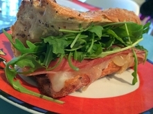 Komu w drogę temu kanapka