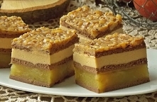 Jabłecznik z budyniem i orzechami