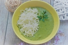 Zupa cukiniowa z rukolą