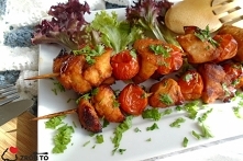 SZASZŁYKI Z PIERSI KURCZAKA...