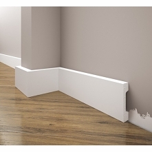 Biała, prosta listwa przypo...