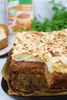 Jesienna szarlotka z gruszkami i orzechami