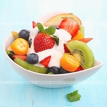 Surówka z owoców z serkiem homogenizowanym