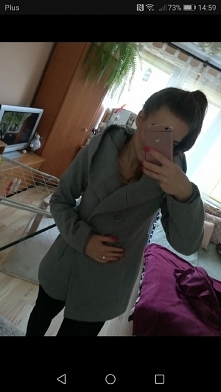 Sprzedam płaszcz więcej zdjęć mogę podesłać. Rozmiar s/m. Więcej informacji udzielę w wiadomości.