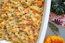 Makaronowa zapiekanka z porami, dynią i boczkiem (Sformato di pasta con zucca, porri e pancetta)