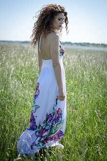 Felicja - biała suknia w kwiaty